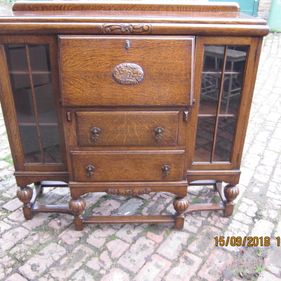 Oak set of drawers